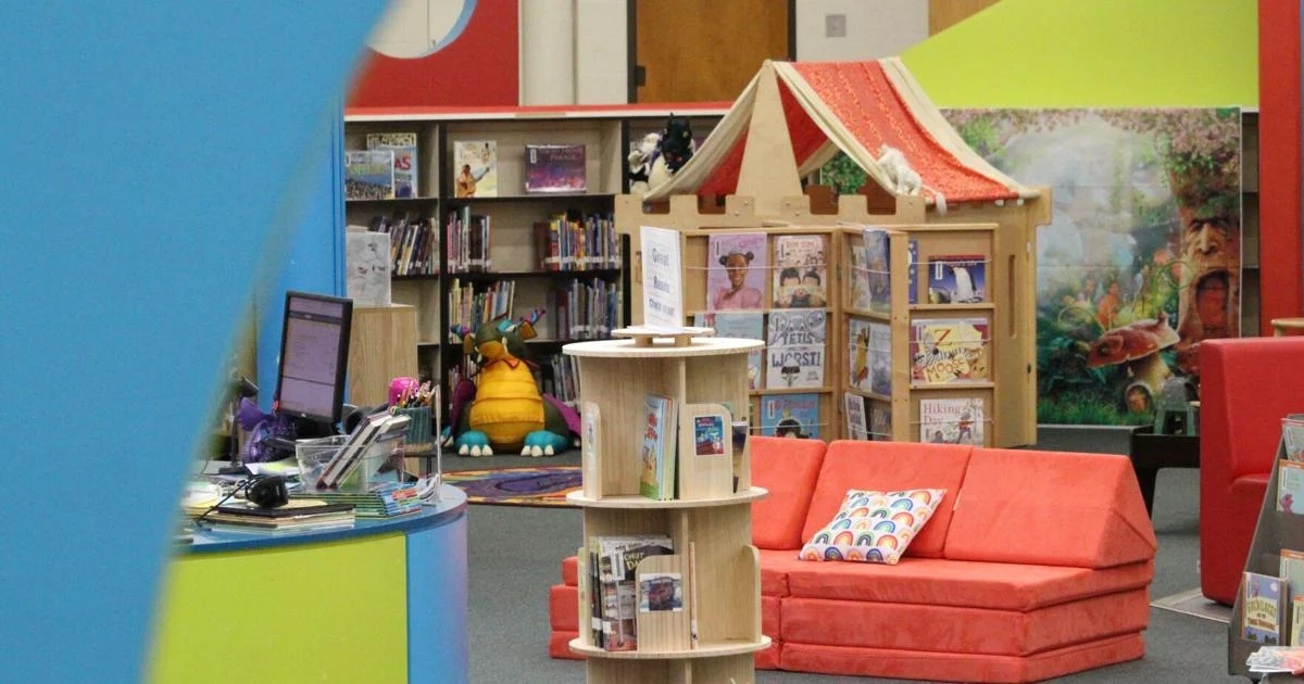 Lexington teacher arrested for allegedly assaulting students