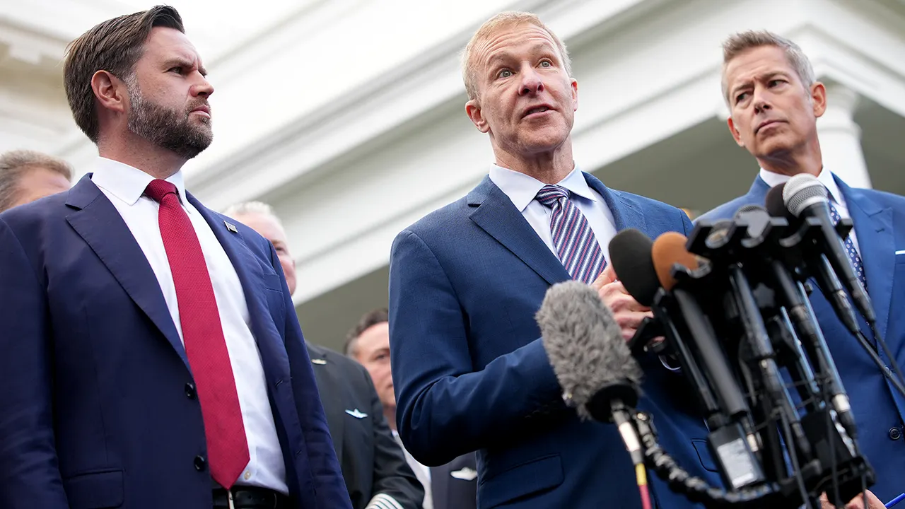 United Airlines offers refunds to passengers during government shutdown