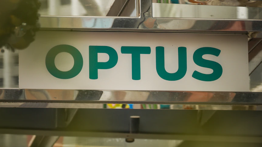 Optus to be called before senators to explain triple-0 failure