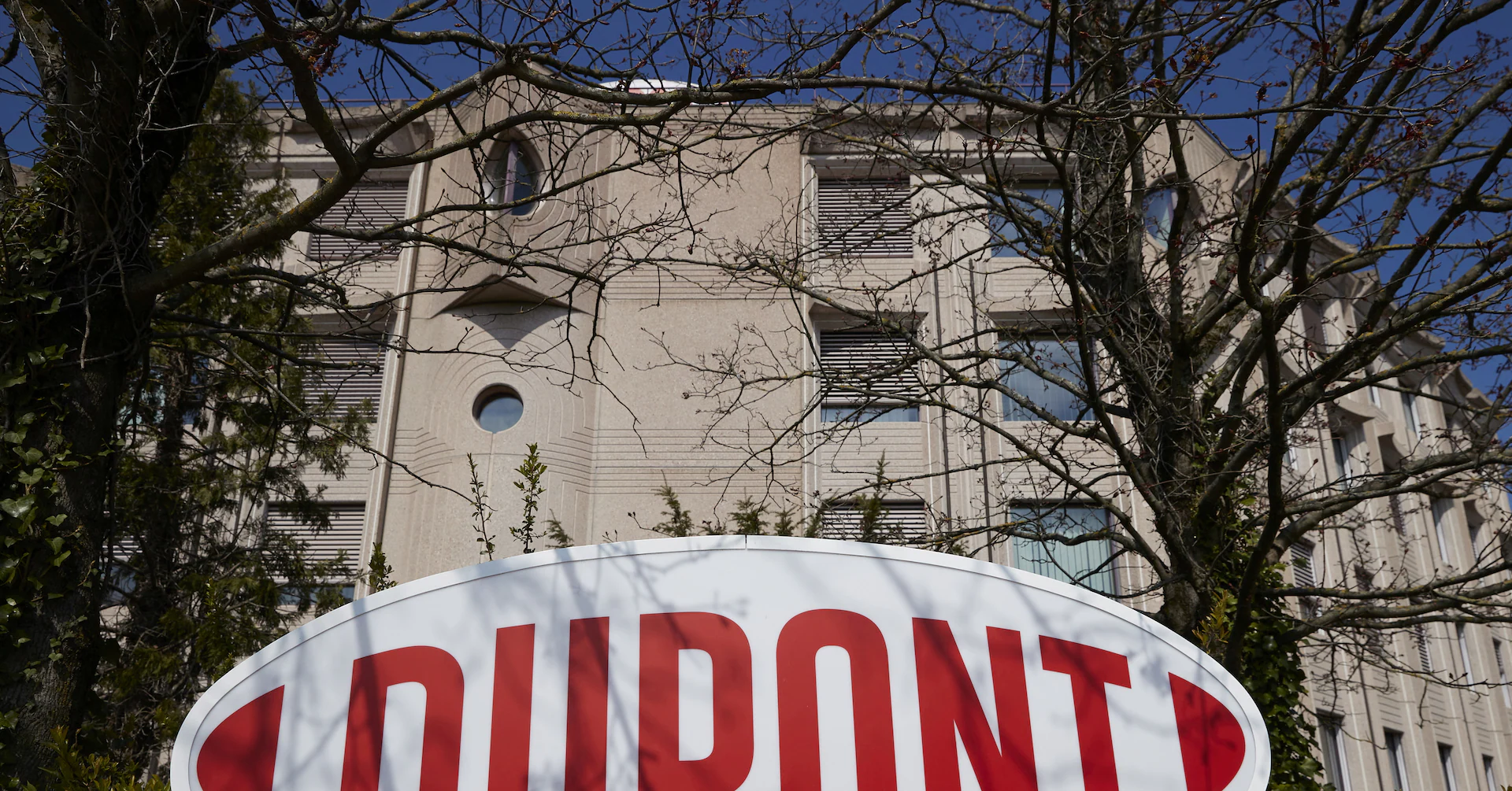 DuPont forecasts downbeat Q4 results to reflect Qnity spinoff, Aramids sale