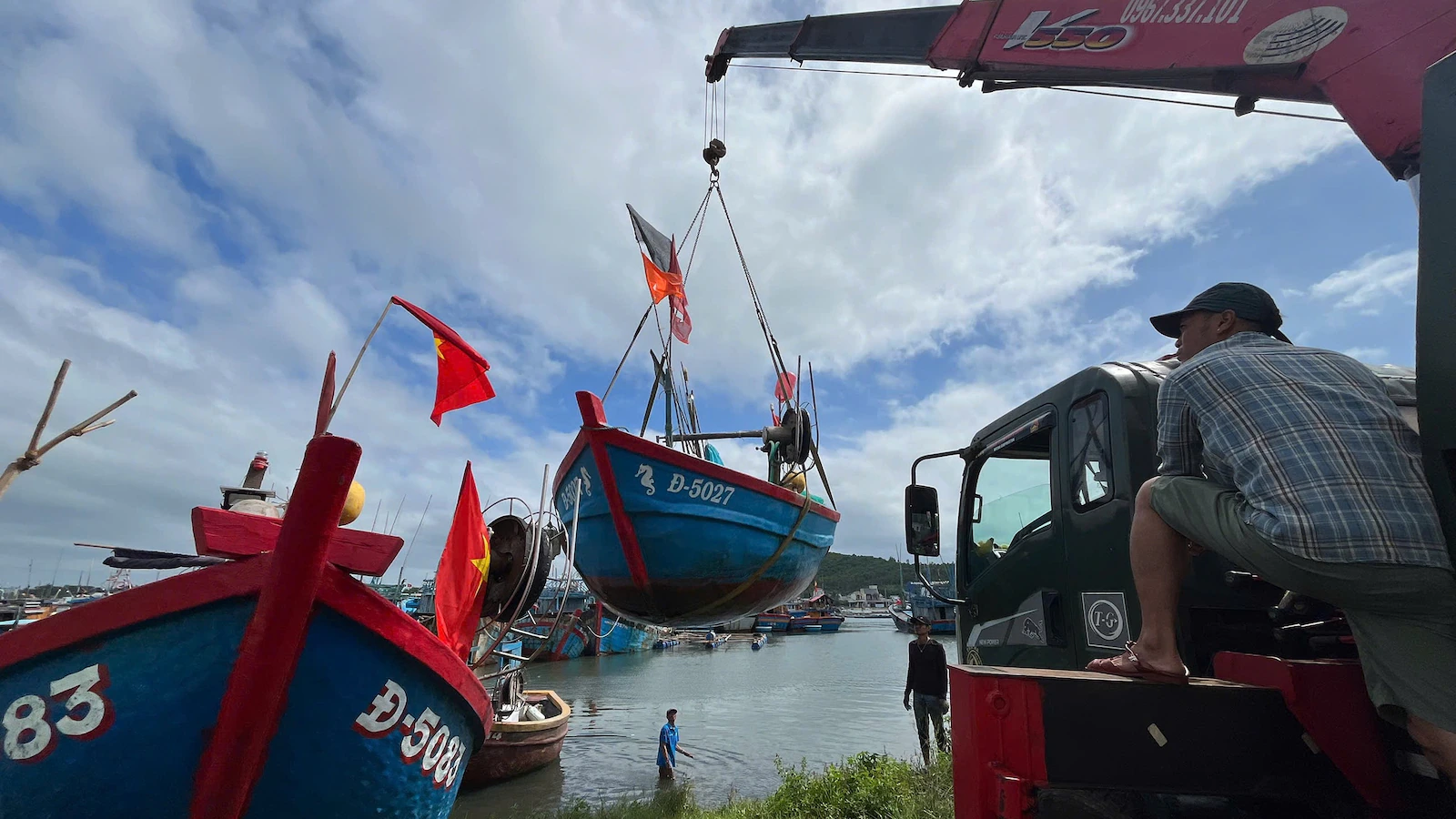 Vietnam braces for Typhoon Kalmaegi after storm's deadly path through the Philippines