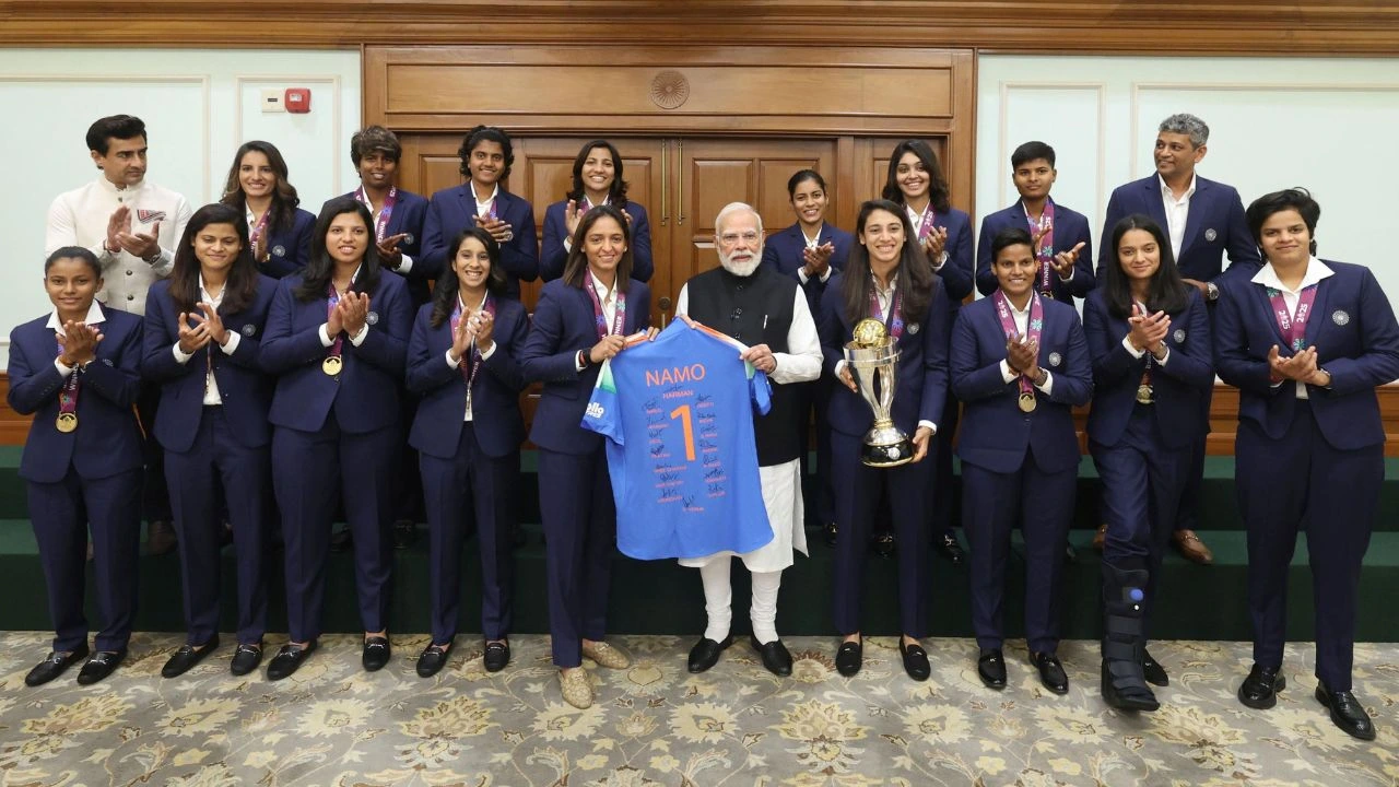 PM Narendra Modi hosts World Cup champions India at his residence; team gifts him signed ‘NaMo’ jersey