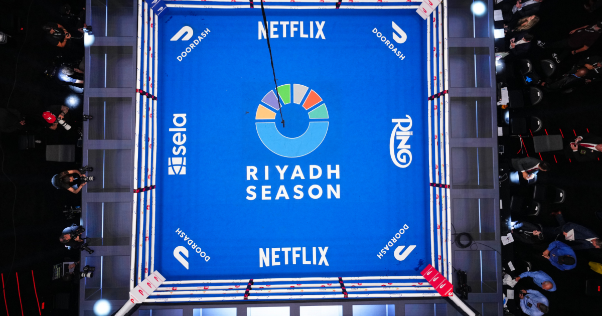 Future UFC Hall of Famer Set to Challenge for World Title in Boxing