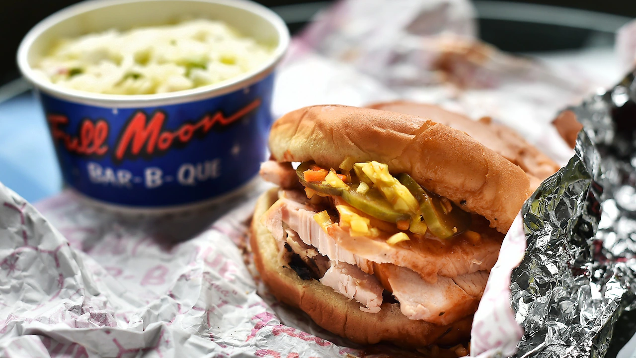 Fruit flies, dirty floors, hot dog served with paint: Jefferson County’s worst restaurant scores for October 2025