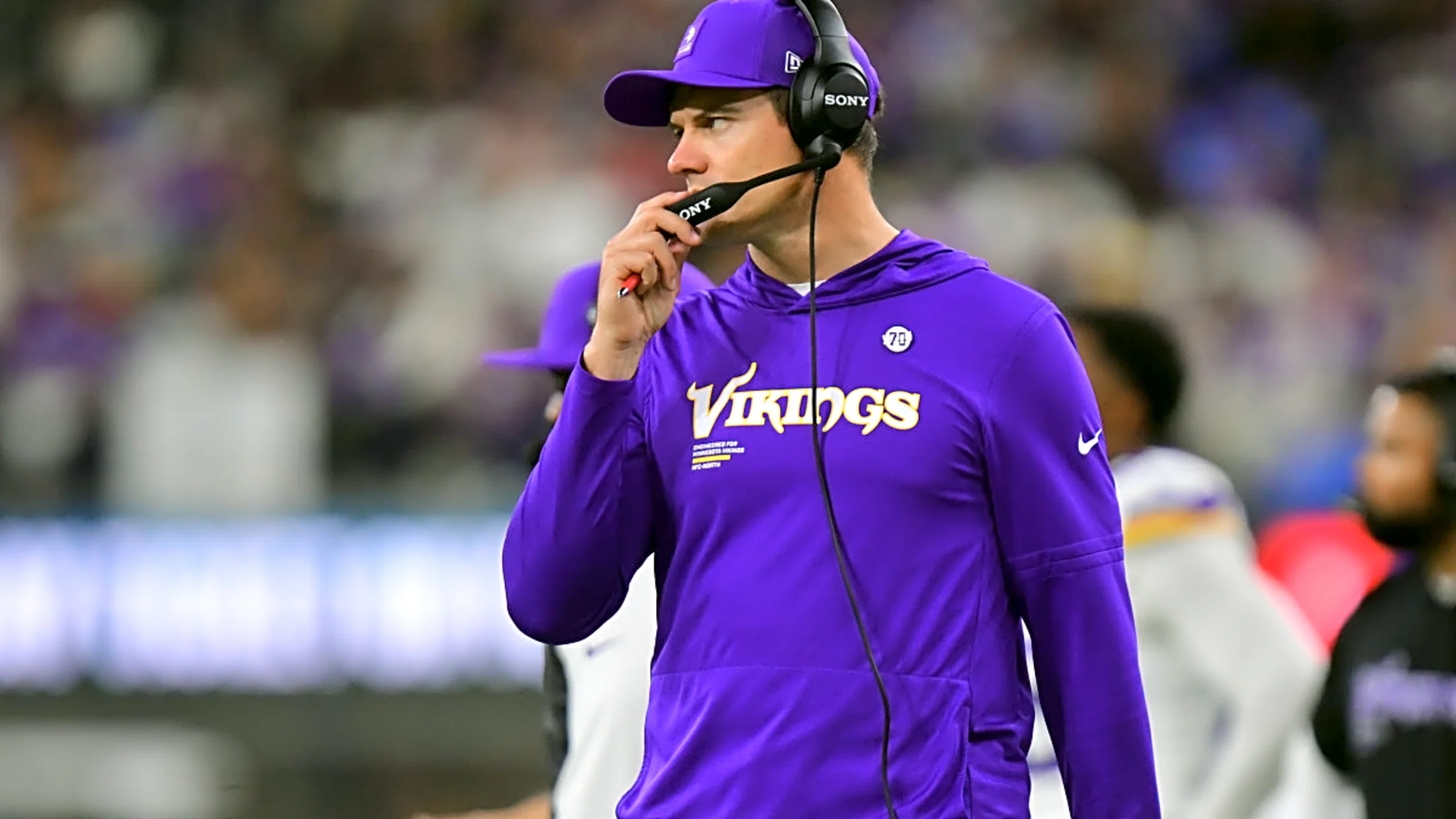 Kevin O'Connell provides clarity on coaching decisions amid criticism for how he handled Carson Wentz's shoulder injury