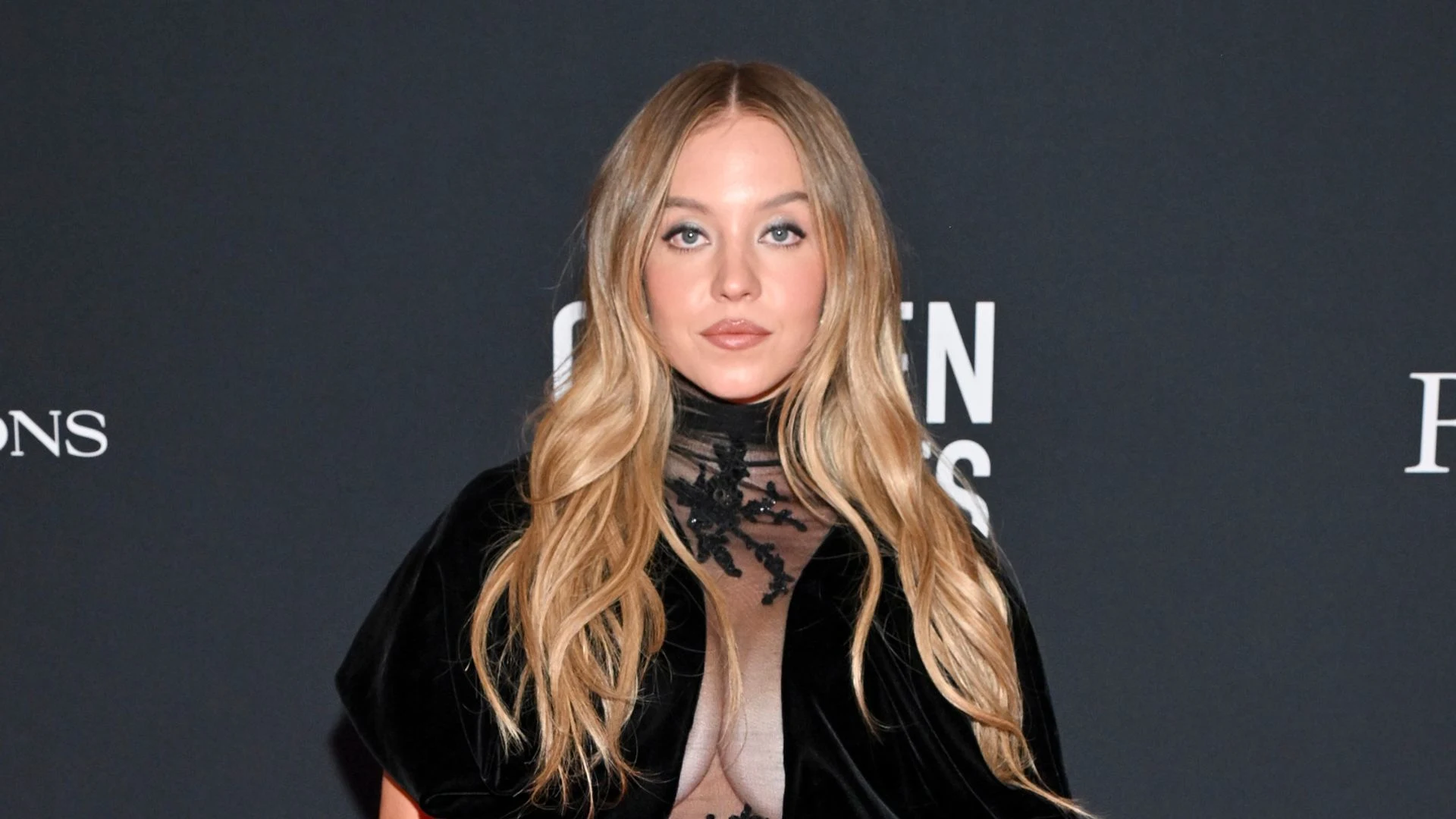 Sydney Sweeney's mid-air wardrobe malfunction on LIVE – WATCH