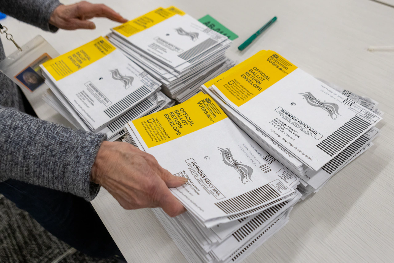 Oregon officials will not conduct criminal investigation of errantly registered voters who cast ballots