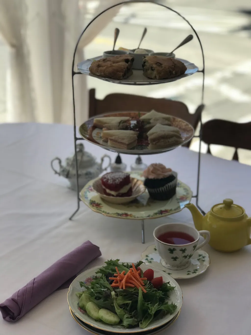 How a CT café has become ‘the go-to place’ for cozy meals. And treats nobility might like.