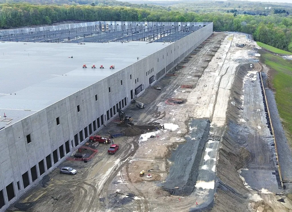 Company building distribution center in CT is recruiting. Here's why