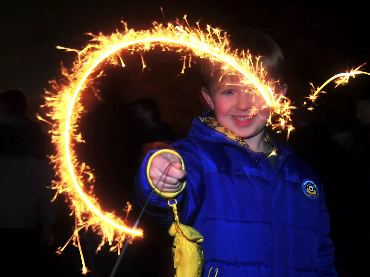 Parents given vital sparkler safety advice to follow on Bonfire Night