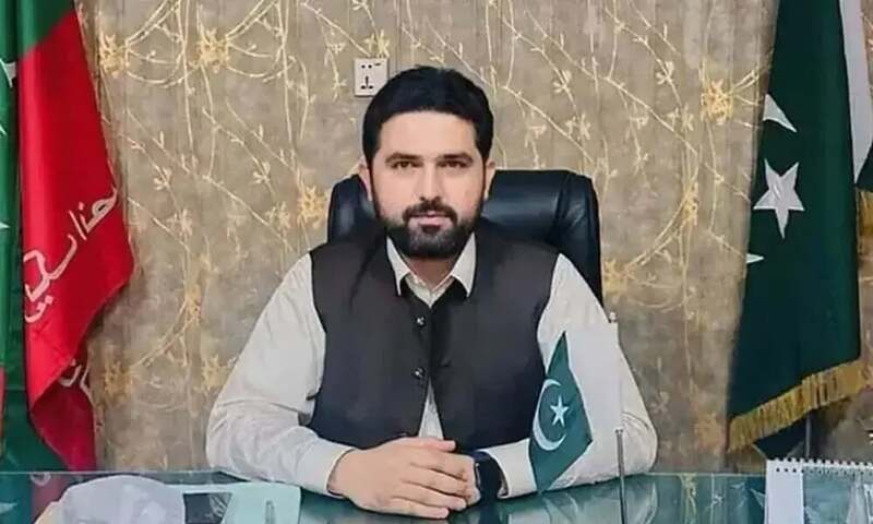 KP CM seeks apology from federal ministers