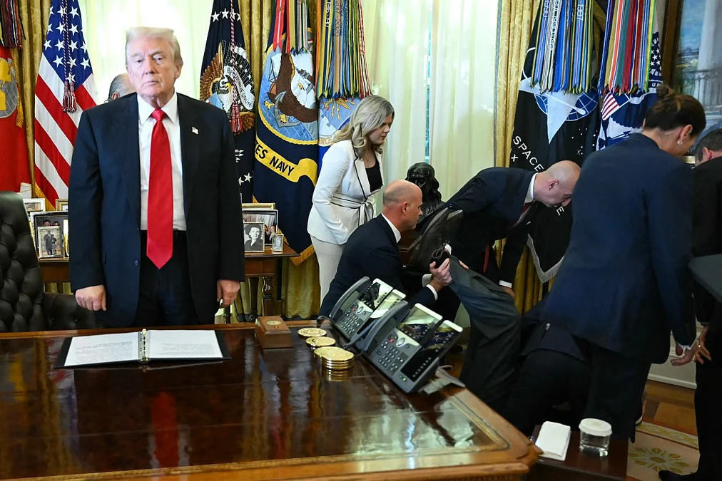 Trump event paused in Oval Office when guest faints