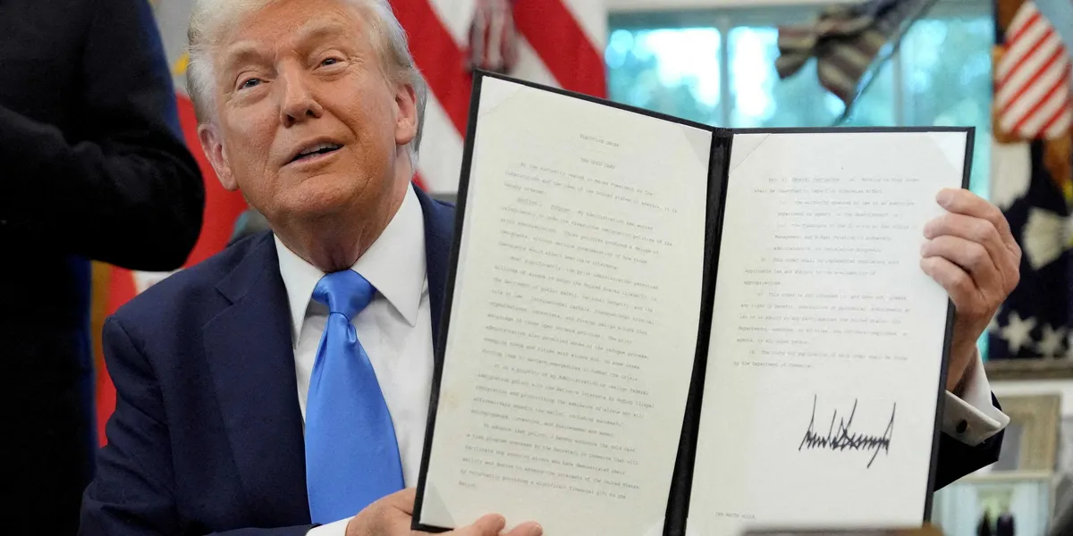 A psychologist explains the link between signature size and narcissism