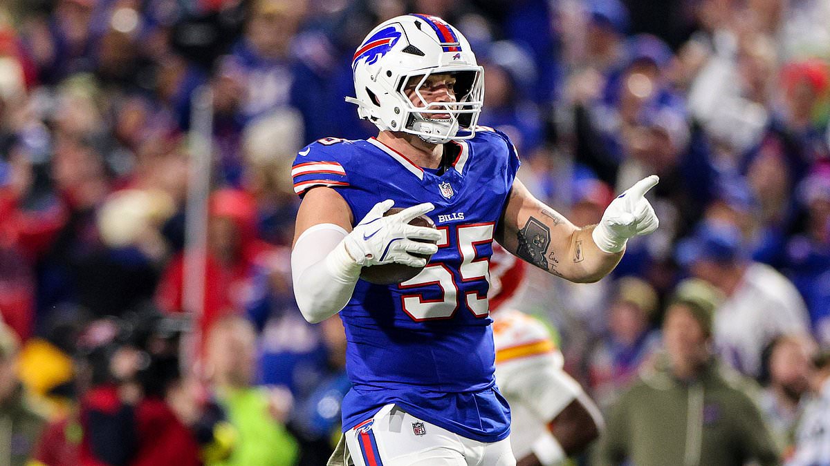 Fans hail 'warrior' NFL star who refused to get treatment on torn Achilles to support teammates on sideline