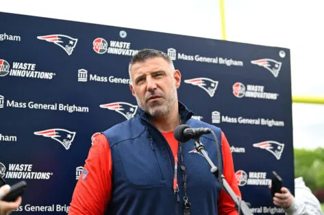 NFL Doctor’s Concerning Update on $36M Patriots Asset After Mike Vrabel’s Triple Injury Announcement