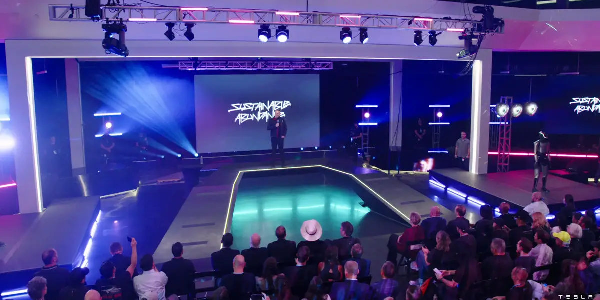 Investors and Analysts React to Musk's $1 Trillion Tesla Pay Package