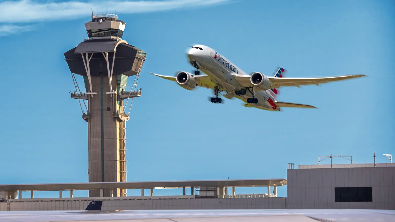 Here’s How Much Airlines Are Stepping Up As Air Traffic Controllers Go Weeks Without Pay