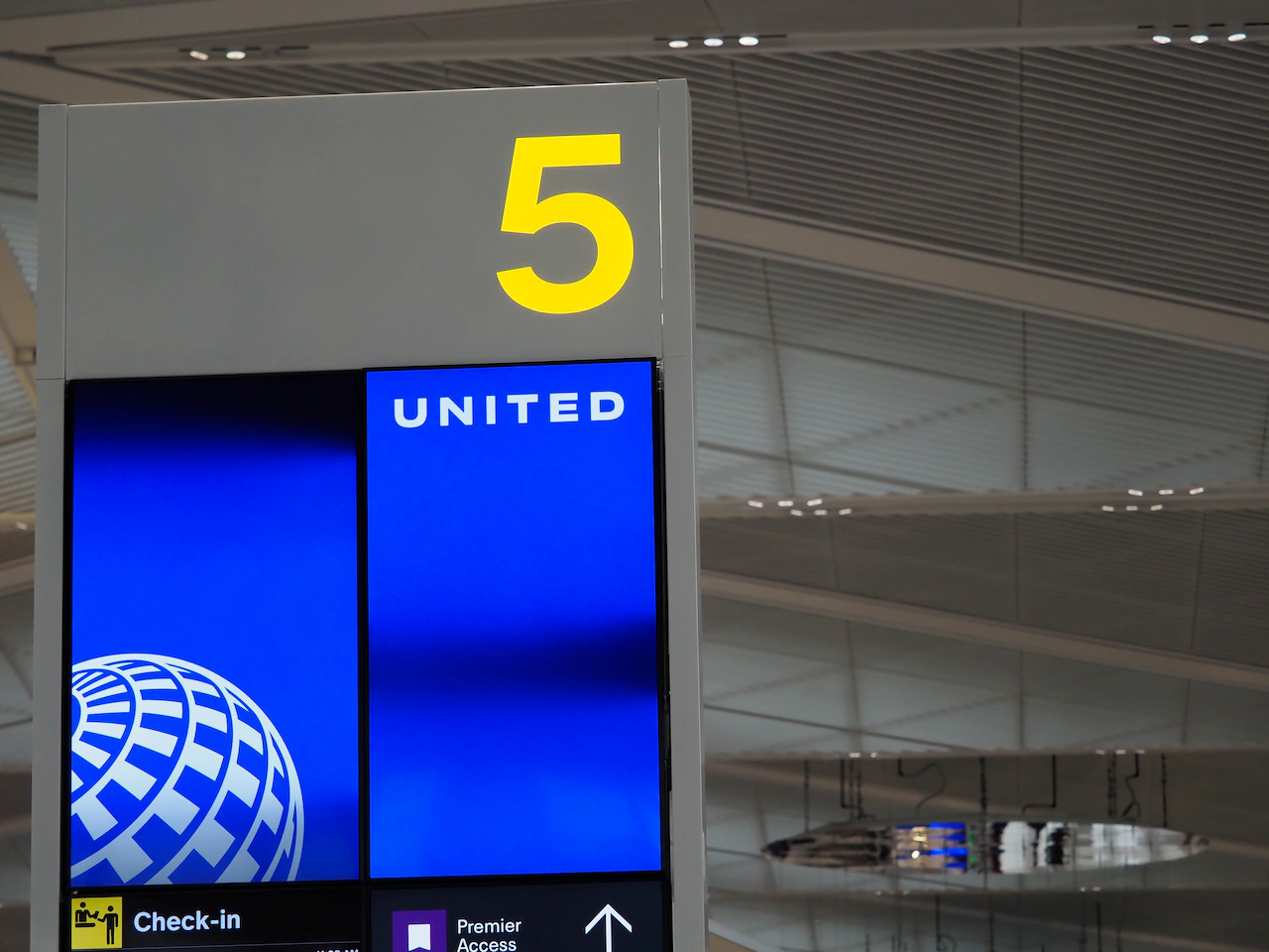 Newark Airport Faces 10% Flight Reduction: What It Means for United Flyers