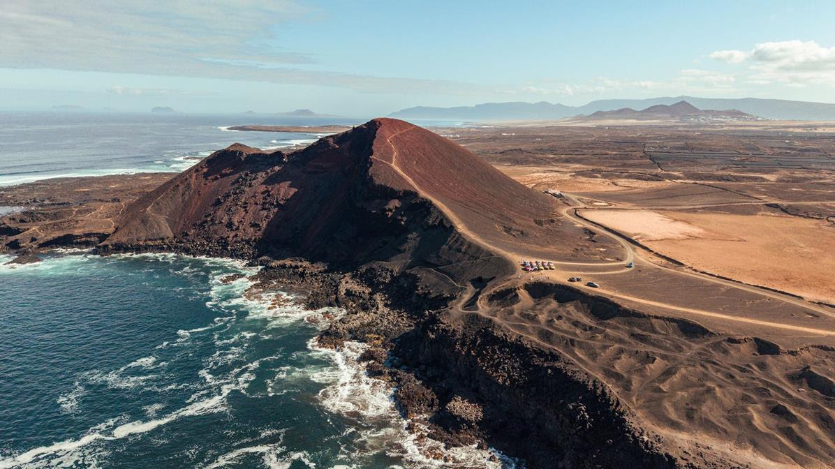 Lamborghini Esperienza Avventura: exploring the untamed beauty of Lanzarote behind the wheel of the Lamborghini Urus SE