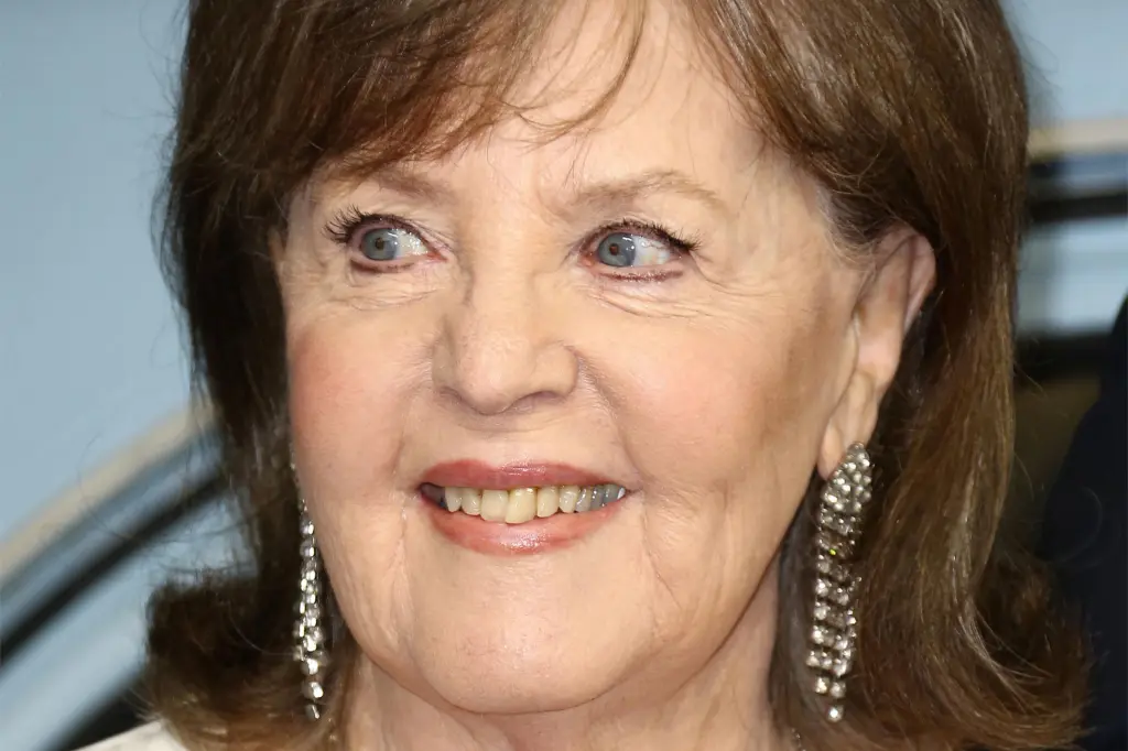 Pauline Collins dies at 85; British actress won cult following for playing Shirley Valentine