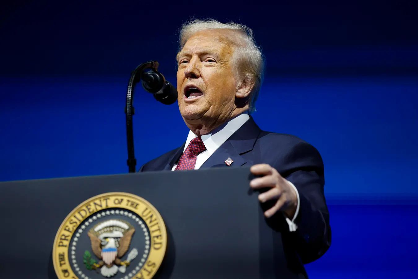 Trump Defends Economic Record After Tuesday’s GOP Election Losses