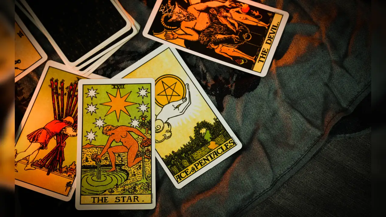 Tarot Card Reading Today For All Zodiac Signs With Vastu Tip Of The Day: November 7, 2025