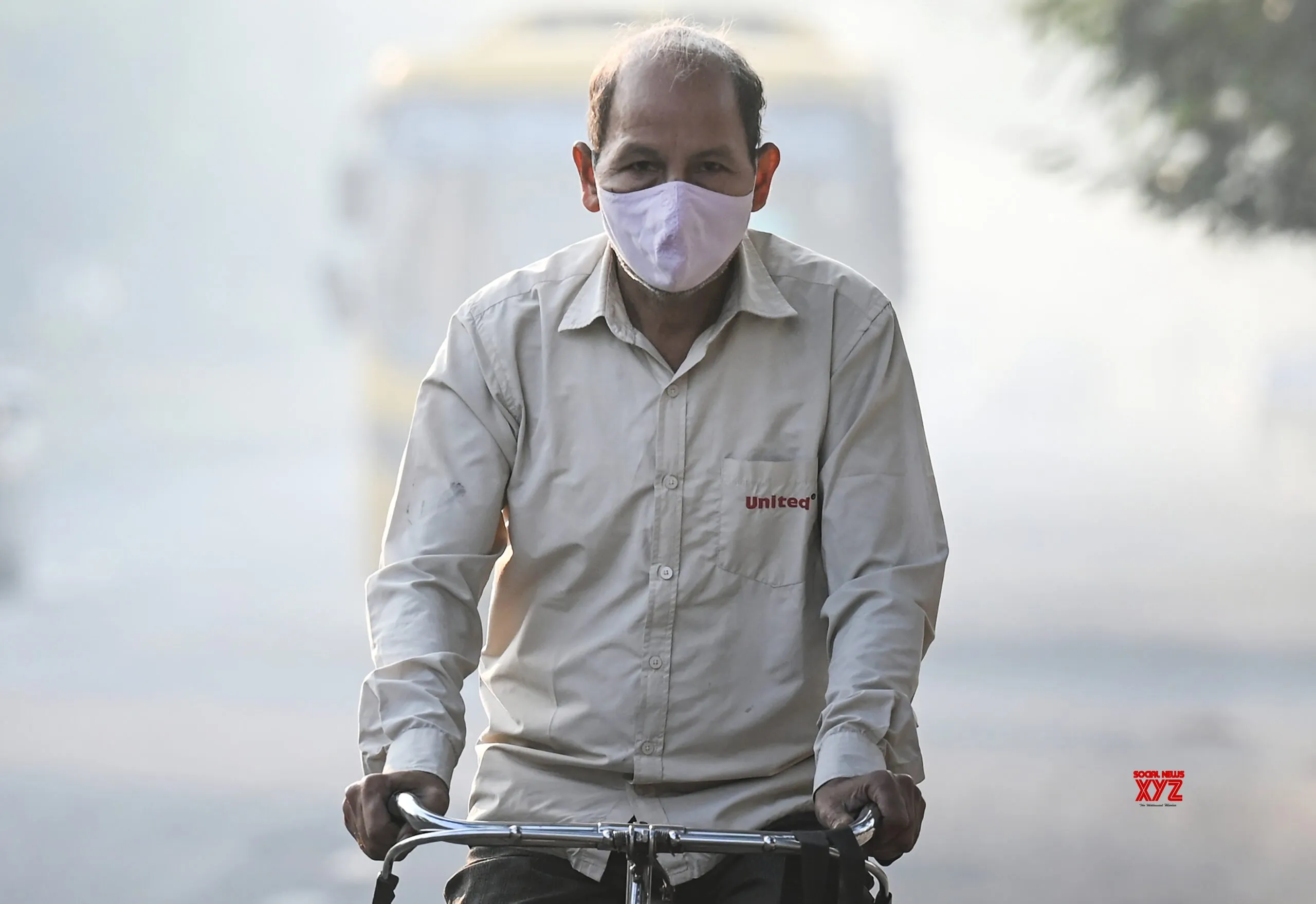 Smog engulfs Noida #Gallery