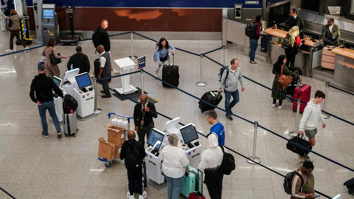 U.S. to cancel flights by 10% in 40 airports as government shutdown drags on
