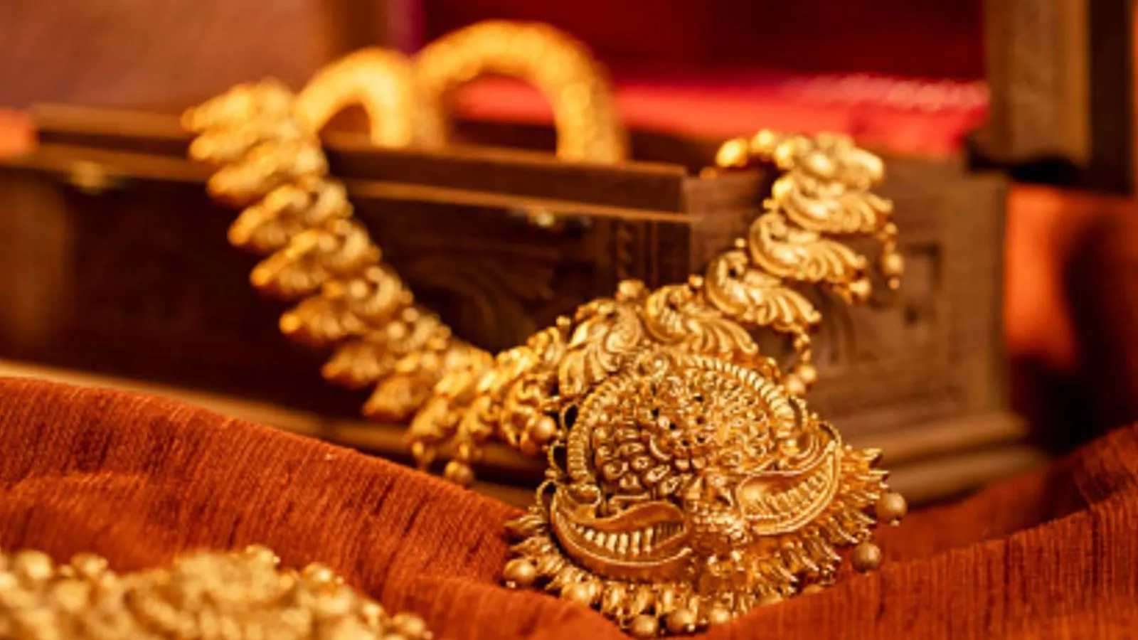 Gold Rate Rises Today, October 29: Check 24 & 22 Carat Prices In Delhi, Mumbai, Other Cities