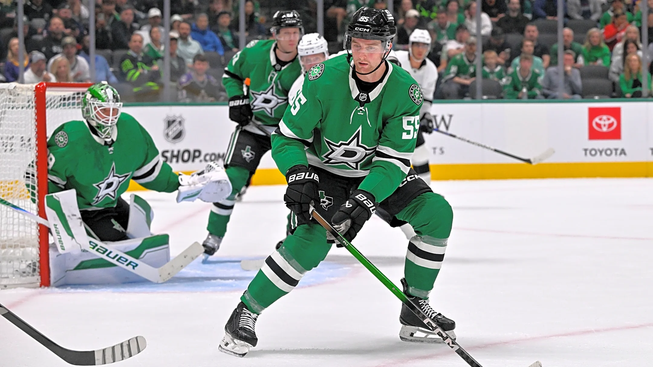 Stars Lock Up Thomas Harley With Long-Term Extension