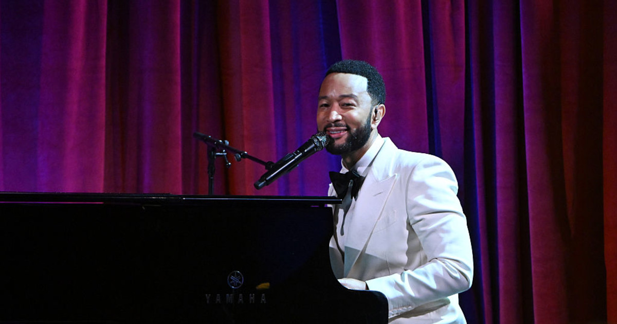 ‘90s Iconic Singer Joins John Legend On-Stage For ‘Amazing’ Concert Surprise