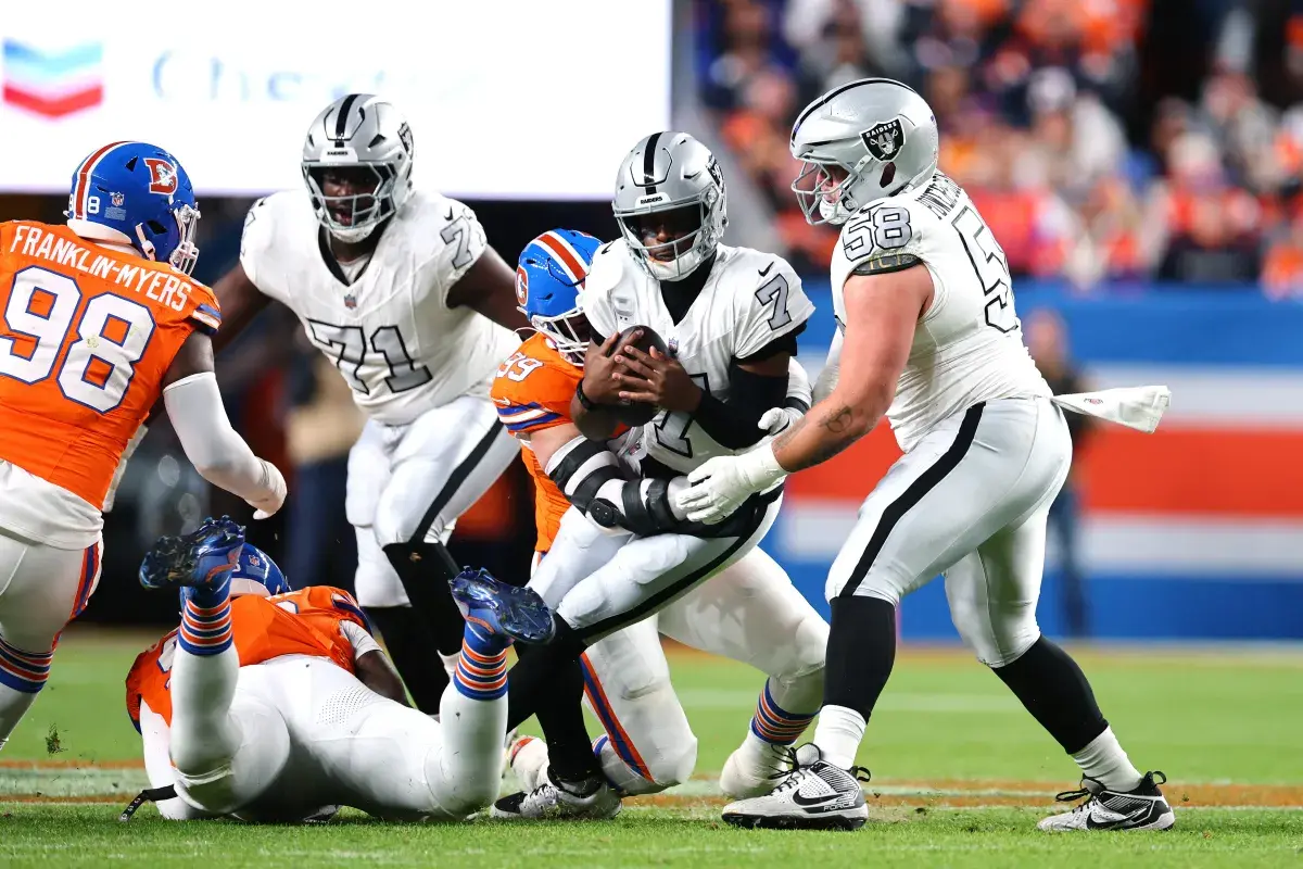 Broncos Star Sparks Strong Reaction With ‘Dirty’ Hit on Geno Smith