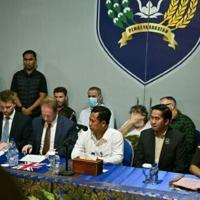 UK grandmother on Indonesia death row flies home