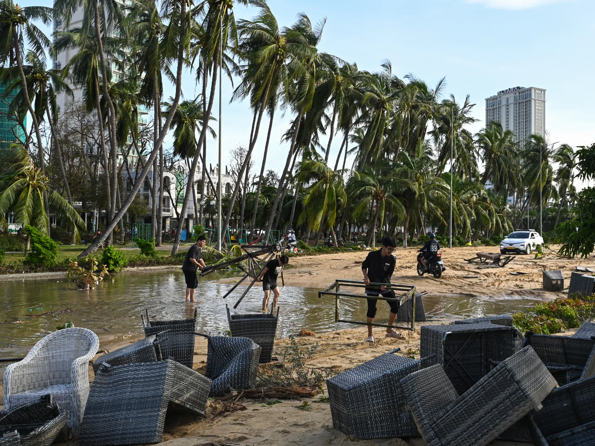 At least 5 killed as Typhoon Kalmaegi slams into Vietnam