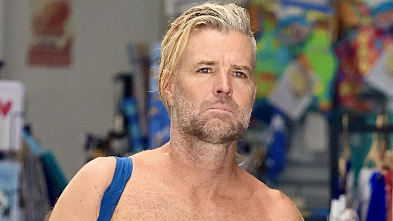 Dishevelled Pete Evans shops barefoot