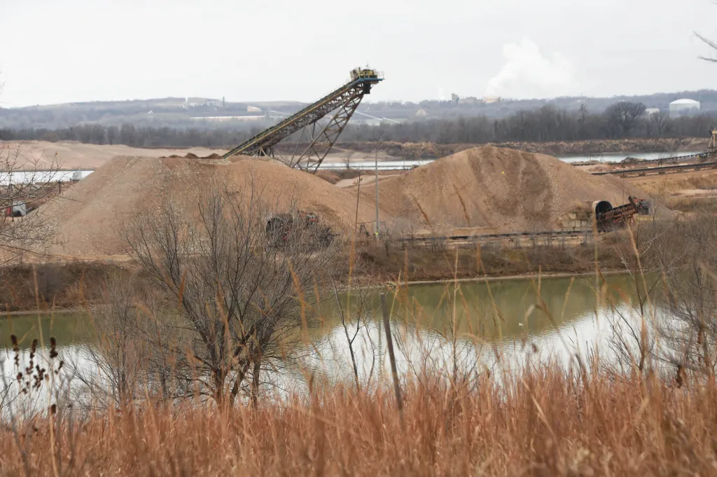 Cottage Grove city council OKs Mississippi River gravel pit EIS