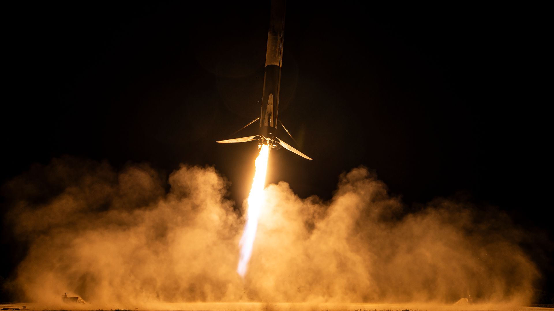 SpaceX's fiery Falcon 9 comes in for a landing photo of the day for Nov. 6, 2025