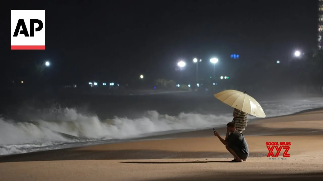 Typhoon Kalmaegi makes landfall in central Vietnam (Video)