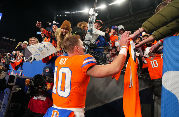 NFL-best Broncos edge Raiders to win seventh in a row