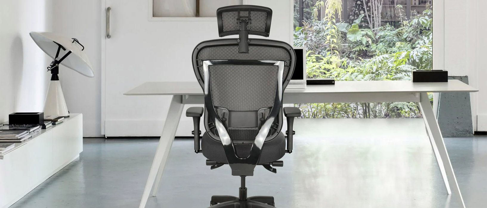 Oak Hollow Aloria office chair review: Airflow up top and business down below