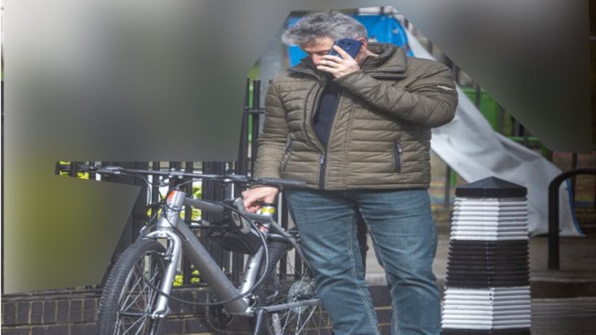 Ex-City worker, 56, who 'dreamt of being like James Bond' is jailed for seven years for trying to spy for Russia after handing over Grant Shapps info to undercover MI5 officers