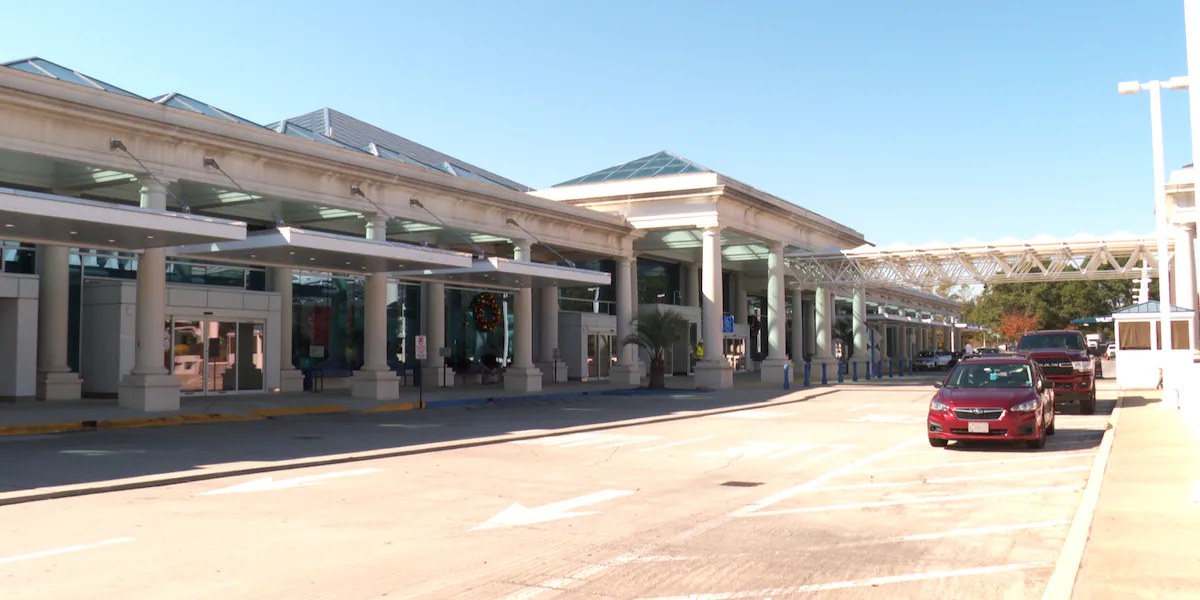 Columbia airport avoids shutdown disruptions so far, but travelers wary of flight cancellations