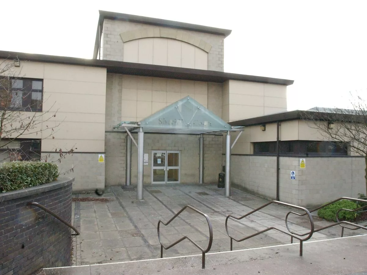 Offender jumped out of dock and fled from court after hearing he was being sent to prison