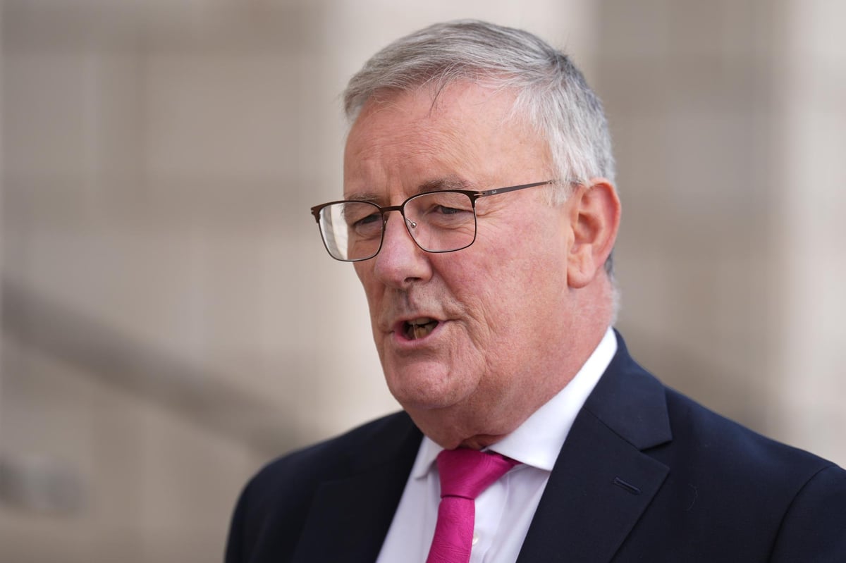 Health minister announces 'deserved' pay rise for health workers - but DUP says it was only delivered through 'collective leadership'