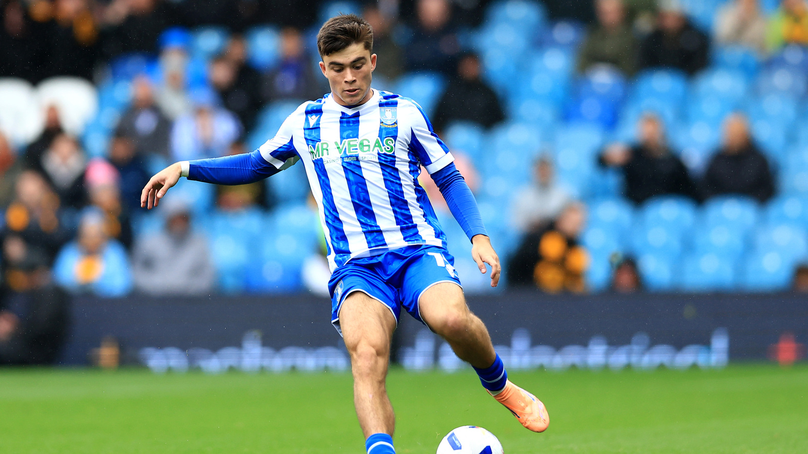 ‘Incredible’ Man Utd star facing uncertain future as unusual January clause emerges