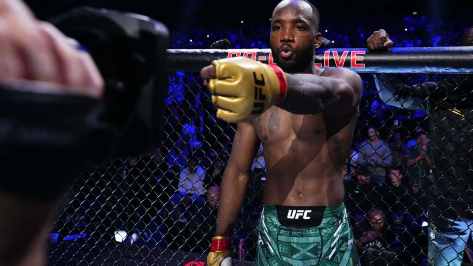 Leon Edwards ‘heavily’ favored by elite striker to rebound against Carlos Prates at UFC 322