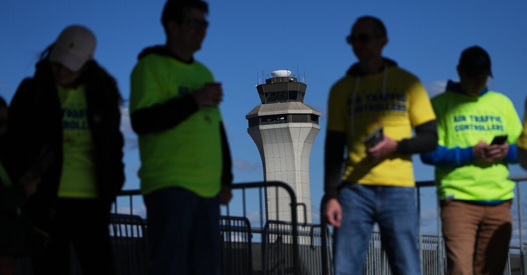 How Air Traffic Controllers Are Surviving Without Pay During the Shutdown