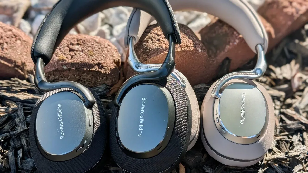 I wore 5 different headphones across 8 flights - here's how each pair handled my stress tests