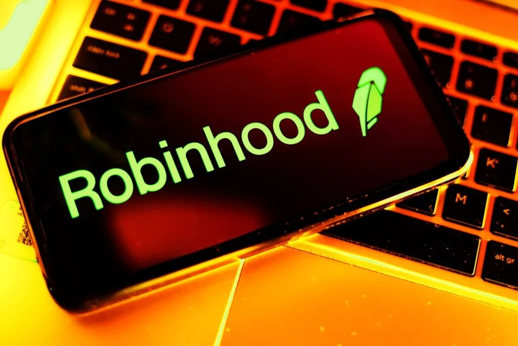 Robinhood Beats Earnings Expectations - Yet HOOD Drops 10%