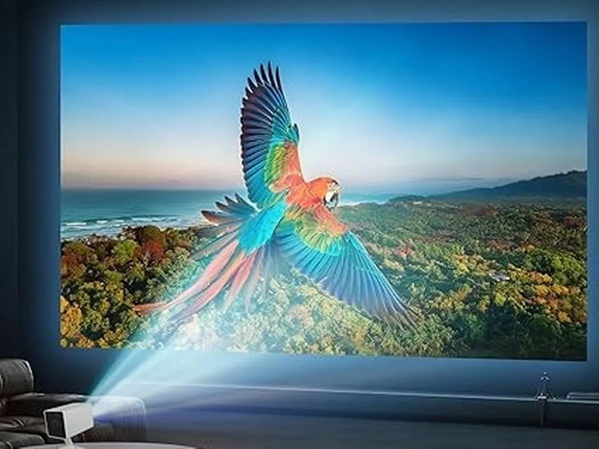 Best-selling mini projector with 4K HD falls to eye-catching low price